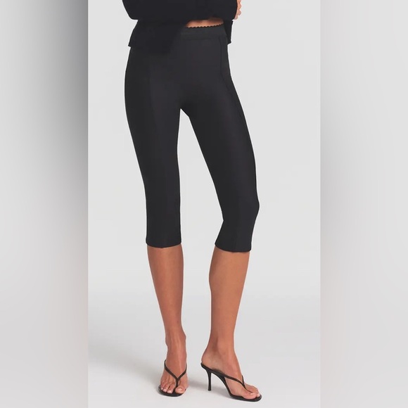 SKIMS Pants - SKIMS Essential High Waist Capri XS